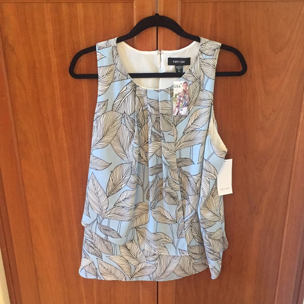 Beautiful Karen Kane dressy tank.